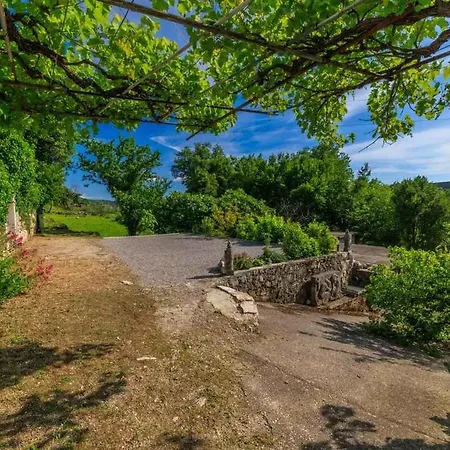 In 43091 بيت للعطل Grižane